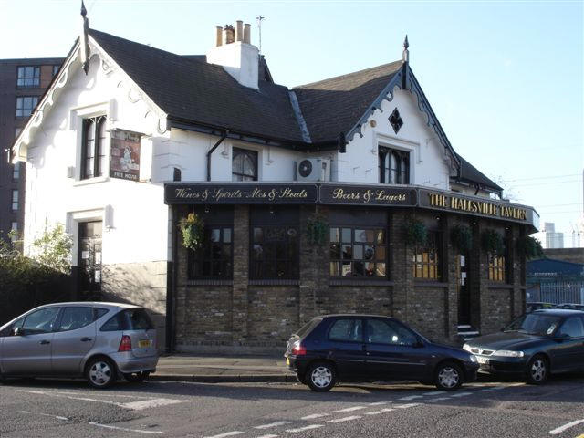 Hallsville Tavern, Hallsville Road E16 - in December 2006