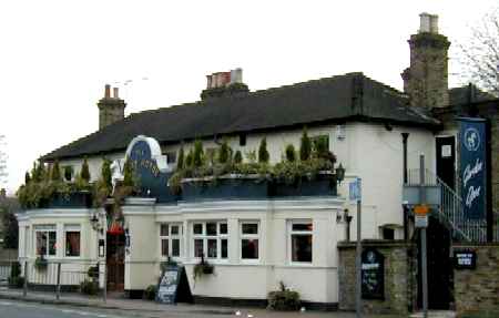 White Horse, High Road, Chadwell Heath in 2003