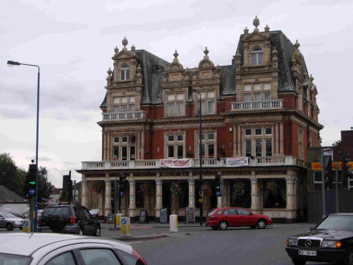 Bull & Crown, The Green, Chingford in 2005