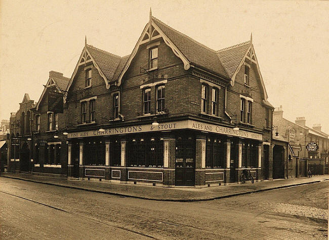 Black Lion, 135 High Street north, East Ham - in 1931