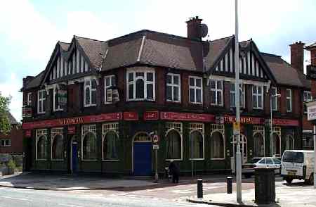 Central Tavern, Barking Road, East Ham in July 2002