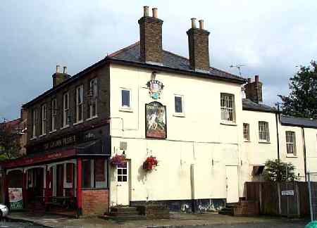 Golden Fleece, Forest Drive, Manor Park, East Ham in July 2002