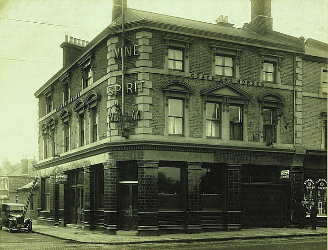 Coach & Horses, 391 High Road, Leyton E10 - in 1925