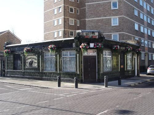 Royal Oak, 83 Woodman Street, North Woolwich - in 2007