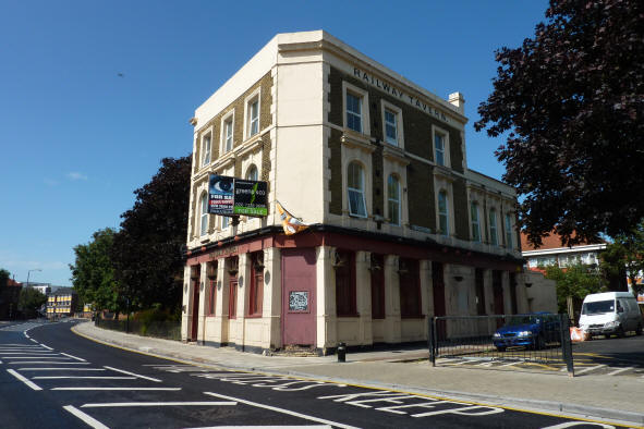 Railway Tavern, Plaistow Road, Plaistow - in August 2009