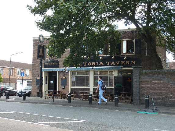 Victoria Tavern, High Street, Plaistow - in August 2009