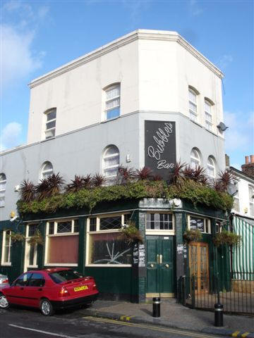 Golden Lion, 343 Barking Road, Plaistow - in January 2007