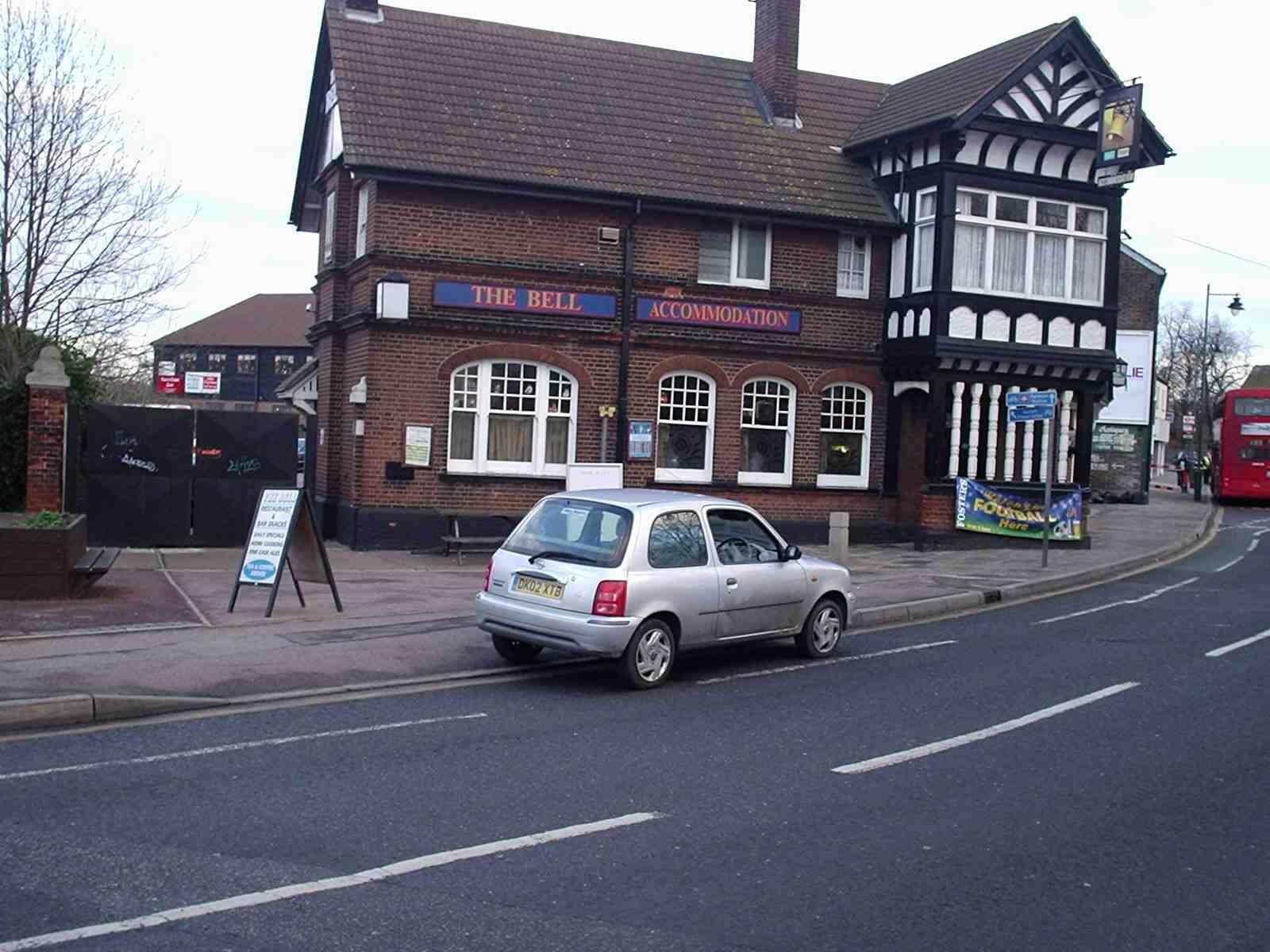 Bell, Broadway, Rainham, 30/12/2004