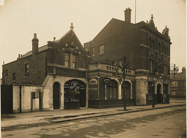 Rising Sun, 528 Romford Road, Manor Park, Stratford E7 - in 1931