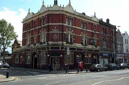 Rising Sun, Romford Road, Stratford, July 2002