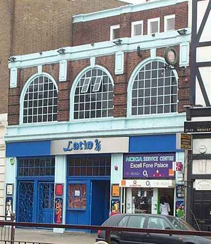 Two Puddings, Broadway, Stratford 2003