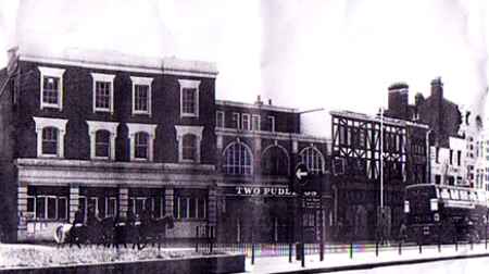 Two Puddings, Broadway, Stratford