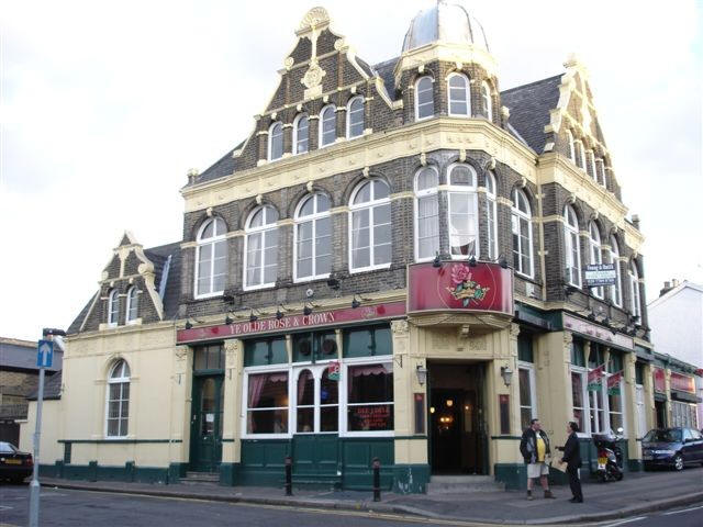 . (Ye Olde) Rose & Crown, 55 Hoe Street, Walthamstow, E17 - in September 2006