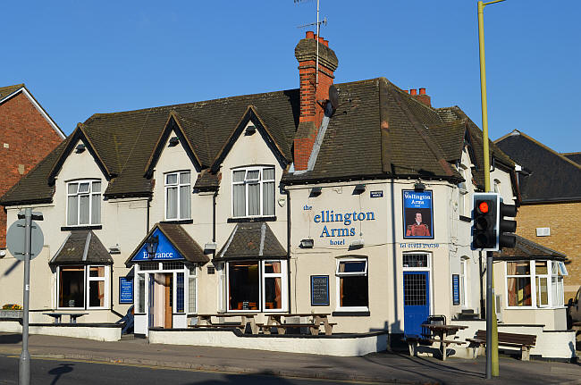 Wellington Arms, Woodford Road, Watford - in November 2012