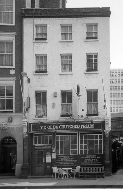 Ye Olde Crutched Friars, Crosswall, EC3 at the corner of Friars Passage. In 1985