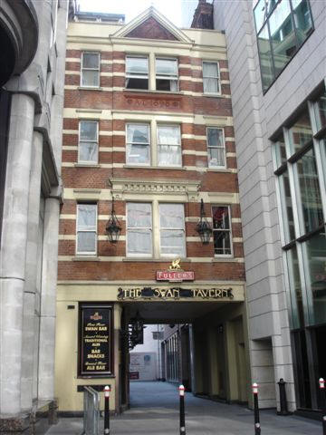 Swan Tavern, Ship Tavern Passage, EC3 - in August 2007