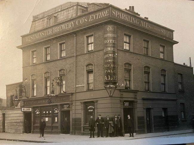 A family postcard dated 1913 of The Shaftesbury Hotel (now 74 St Rule Street) Shaftesbury, 74 St Andrews Street, Battersea East
