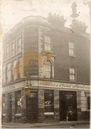 Welsh Harp, 60 New Road, Battersea East - circa 1915, licensee Arnold Arthur Minch