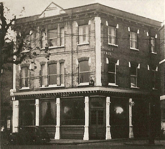 Holly Tree, 349 Southwark Park Road, Bermondsey - circa 1960 (licensee Sydney Leonard Jackson)