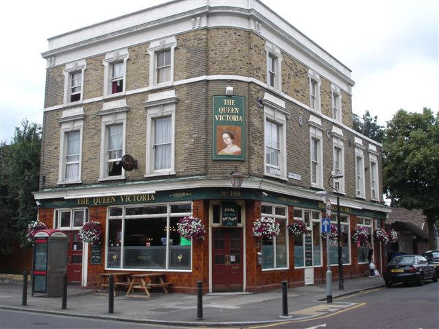 Queen Victoria, 148 Southwark Park Road, SE16 - in July 2007