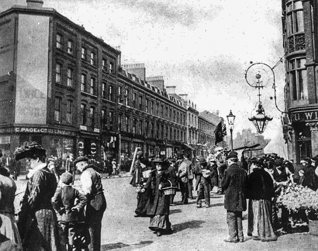 Flower Pot, 120 Bethnal Green Road - an early scene - on the right