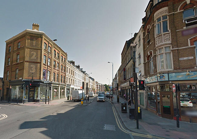 Flower Pot, 120 Bethnal Green Road - in 2016 - on the right
