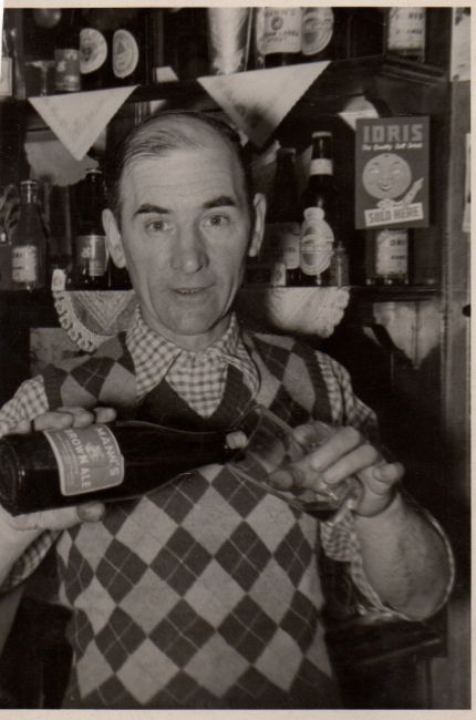 George Eyres at the Kings Arms, 67 Old Bethnal Green Road - pre 1954.