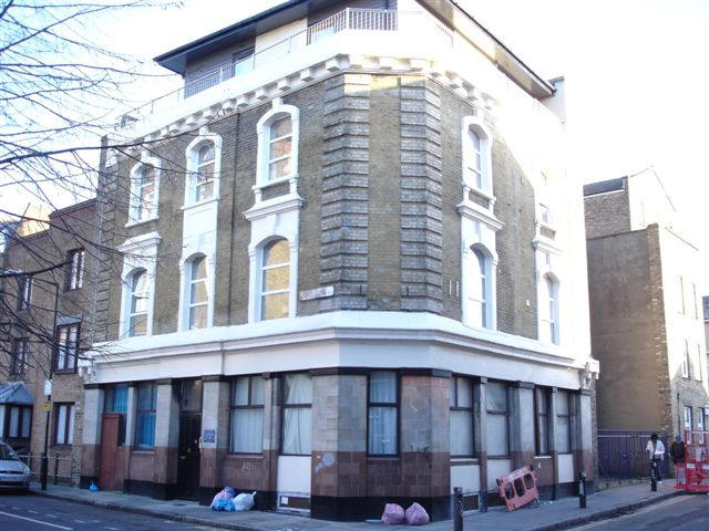 King & Queen, 89 Cheshire Street - in December 2006