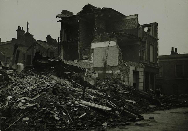 Oxford Arms, 77 St Peter Street, Bethnal Green E2 - in 1941