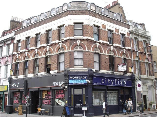 Van Tromp, 121 Bethnal Green Road - in September 2006