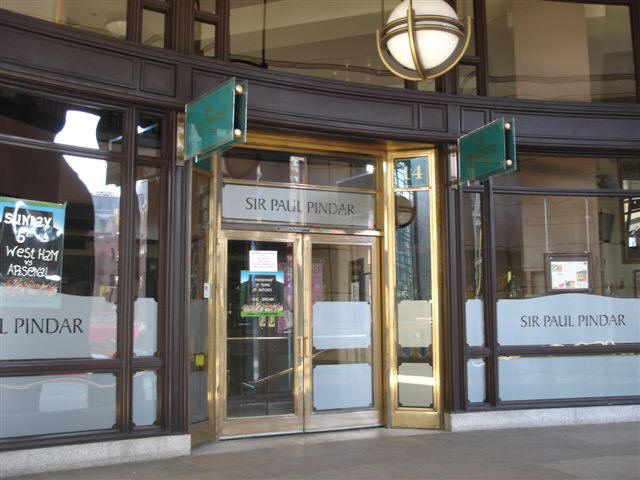 Sir Paul Pindar, 14 Bishopsgate Arcade, 175 Bishopsgate - in November 2006