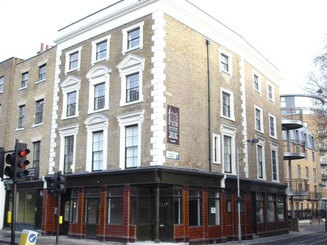 Crown & Woolpack, 394 St John Street EC1- in December 2006