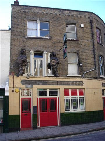 Three Kings, 7 Clerkenwell Close - in December 2006