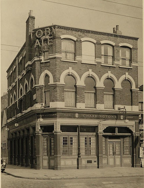 Marquis of Lansdowne, 48 Stoke Newington Road - in 1958