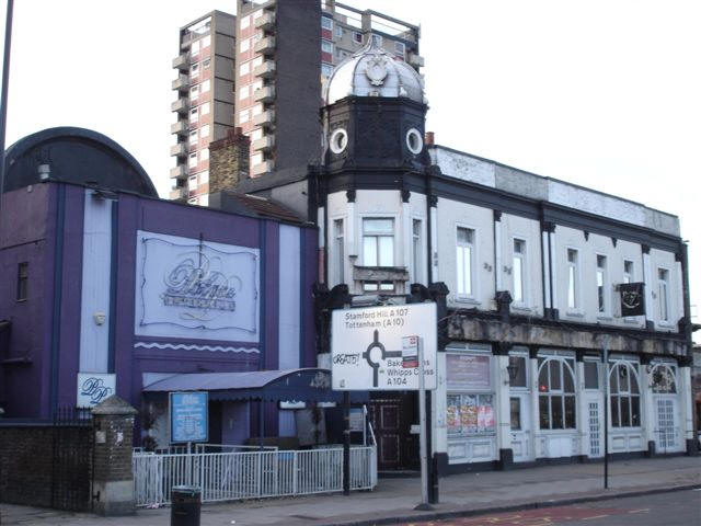White Hart, 231 Lower Clapton Road - in November 2006