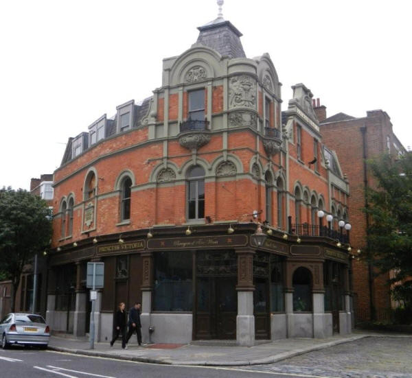 Princess Victoria, 217 Uxbridge Road, Shepherds Bush, W12 - in June 2011