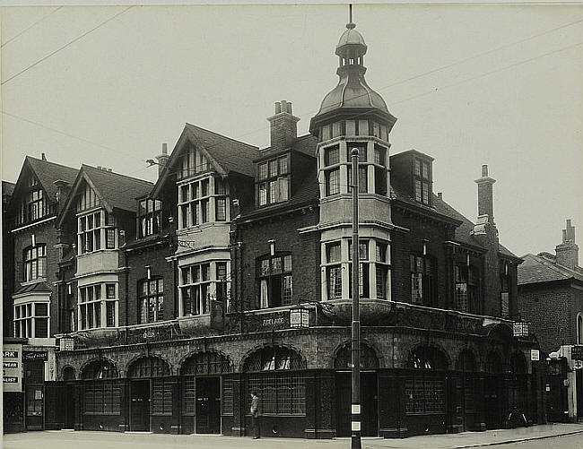 Queen Adelaide, 412 Uxbridge Road, Shepherds Bush, Hammersmith W12 - in 1941