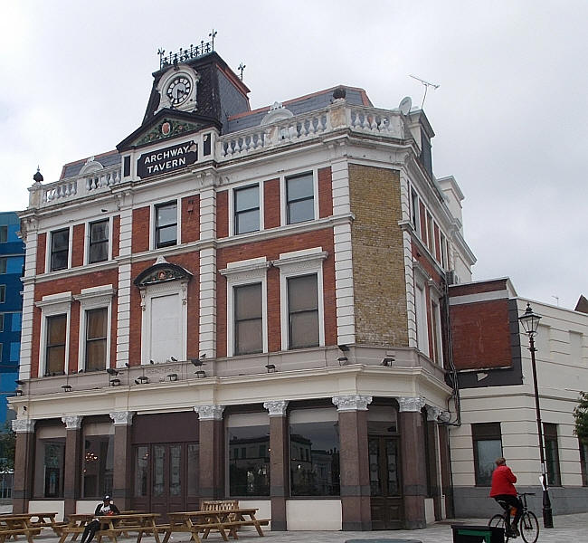 Archway Tavern, 17-19 Archway road, N19 - in June 2019