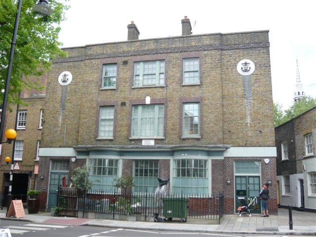 Crown & Anchor, 43-45 Cross Street, N1 - in May 2008