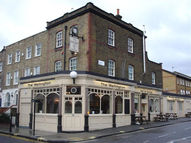 Duke of Wellington, 119 Balls Pond Road - in November, 2006