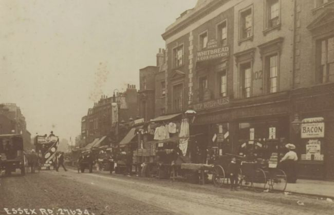 Essex Arms, 104 Essex Road, Islington N1 in 1905