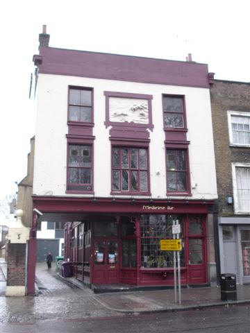 Hare & Hounds, 181 Upper Street - in December 2006