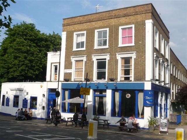 New Crown, 100 St Paul's Road, N1 - in May 2008