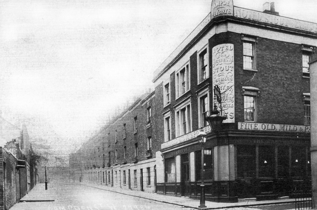 Campden Arms, Campden Street, W8 at the corner of Peel Place. In 1905.