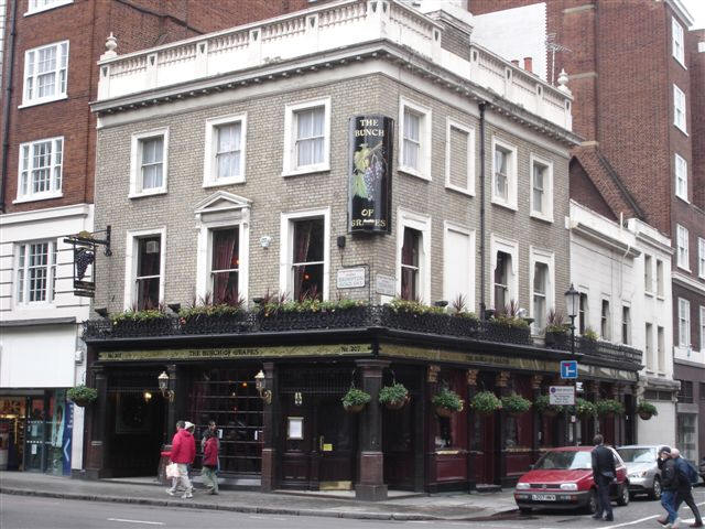 Grapes Tavern, 207 Brompton Road, SW3 - in May 2007