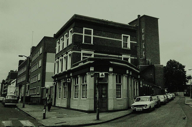 Oporto Tavern, 43 West India Dock Road, Limehouse E14