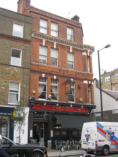 Devonshire Arms, 21a Devonshire Street, Marylebone - in October 2013