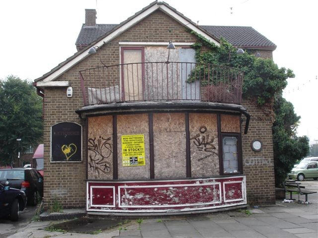 Artichoke, 143 Jubilee Street, E1 / 91 Stepney Way - in September 2006