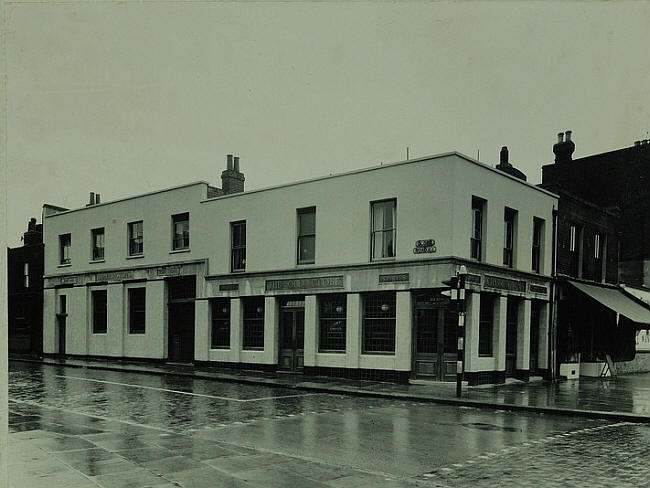 Old Globe, 191 Mile End Road, Mile End E1