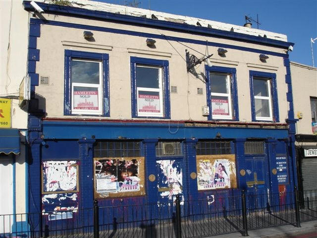Prince of Wales, 2 Grove Road, E3 - in August 2006